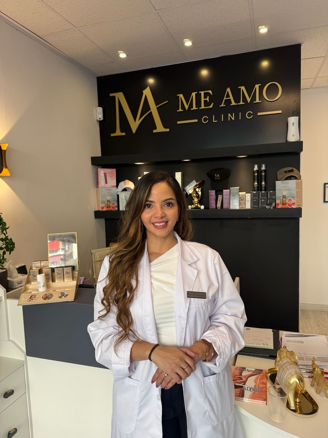 Dra. Zaida Cárcamo Vergara, especialista en medicina estética facial, en Me Amo Clinic